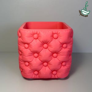 Puede incluir: Un juego de tres tazas de cerámica con un acabado moteado y mate. Las tazas son en tonos crema, gris claro y gris oscuro. Cada taza tiene un diseño simple y moderno, ideal para café o té.