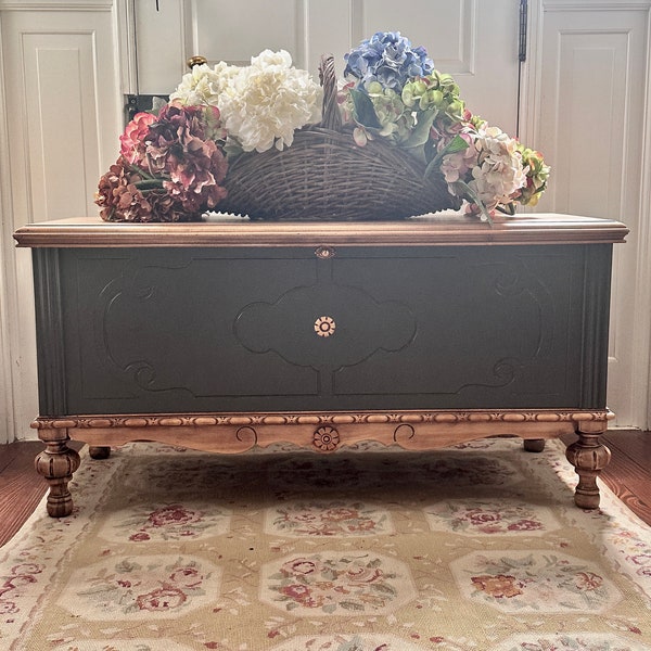 VINTAGE CEDAR CHEST | Storage Chest | Blanket Chest | Hope Chest | Antique Trunk