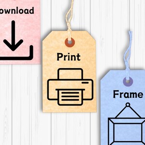 Peut inclure: Trois &eacute;tiquettes color&eacute;es avec diff&eacute;rentes options pour un t&eacute;l&eacute;chargement num&eacute;rique&nbsp;: T&eacute;l&eacute;charger, Imprimer et Encadrer. L&rsquo;&eacute;tiquette T&eacute;l&eacute;charger est rose avec une ic&ocirc;ne de fl&egrave;che de t&eacute;l&eacute;chargement noire. L&rsquo;&eacute;tiquette Imprimer est beige avec une ic&ocirc;ne d&rsquo;imprimante noire. L&rsquo;&eacute;tiquette Encadrer est bleu clair avec une ic&ocirc;ne de cadre photo noir.