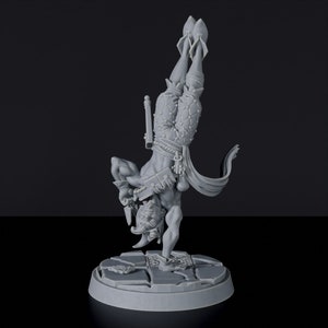 Elf Rogue Male DnD ispirato Fantasy DnD da tavolo RPG Mini Grande idea regalo in miniatura per i fan di Dungeon and Dragons Pittura figura in resina 3D