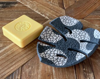 Ceramic Soap Dish: Monstera Leaf Design - Copacabana Mosaic