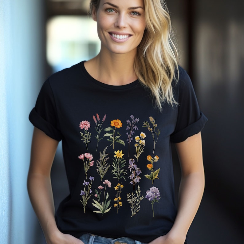 Wildblumen T-Shirt für Damen Botanisches Shirt mit gepressten Blumen Black