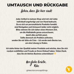 以下が含まれることがあります： 白地に黒い文字で「UMTAUSCH UND R&Uuml;CKGABE」と「Sch&ouml;n, dass Sie hier sind！」と書かれています。テキストはショップの返品ポリシーについて説明し、顧客のサポートに感謝しています。ショップ名も含まれています。