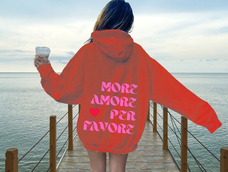 Unisex Hoodie, Kapuzenpulli Damen, More Amore Per Favore, Slogan Hoodie, Geschenk für sie, Motto Hoodie, ästhetisches Shirt Bild 4