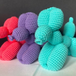 Modello all'uncinetto di animali a palloncino