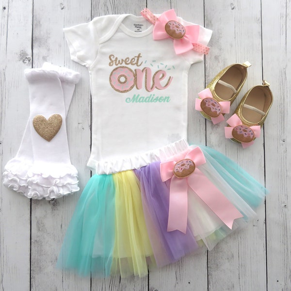 CLEARANCE - Donut First Birthday Outfit for Girl avec tutu et chaussures donut - Sweet One Birthday, Donut Grow Up, Donut 1st bday girl, tutu