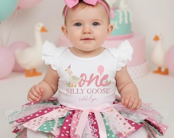 Silly Goose 1-årsfödelsedagsoutfit med bandkjol, hårband och skor - Vintage Goose födelsedagsflicka, dämpad rosa blommig, Silly Goose-klänning