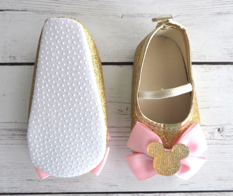Zapatos de Minnie Mouse rosas y dorados: zapatos para primer cumpleaños, primeros pasos, mocasines, zapatos con brillantina dorada, Minnie Mouse rosa para primer cumpleaños imagen 2