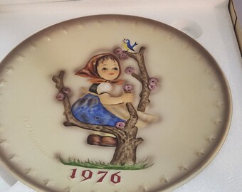Goebel M.I. Hummel 1976 Apple Tree Girl Annual Plate #269 1972 TMK-5