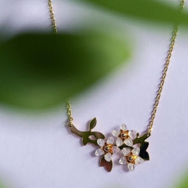 Collier fleur de cerisier sakura nacre blanche bijoux inspiration japon bijoux