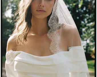 GIGI MANTILLA VEIL | シャンティイレースの縁取りのベール