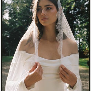 WELON GIGI MANTILLA | Welon z koronką Chantilly zdjęcie 3