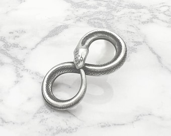 Pingente Serpente Infinita. Colar Serpente Ouroboros.