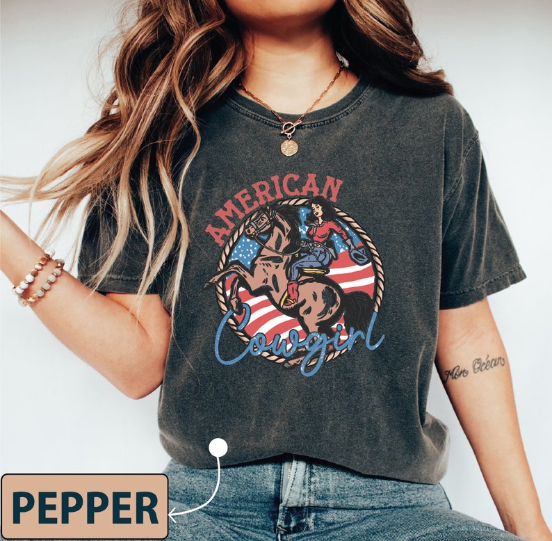 American Cowgirl Comfort Colors Shirt, Howdy Cowgirl Shirt, Country 4th if July Tshirt, Retro Western Fourth of July Shirt, Women Gift Tee Bild 2