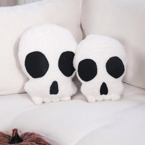 Plush Sherpa Skull Pillow, Halloween Decor, Ghost Toy, Sherpa Ghost Pillow, Funny,  Skull Cushion, Halloween Funny and Spooky Throw Pillows