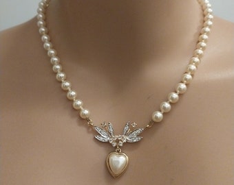 6 mm Majorca pearl necklace with gold plated heart and glass