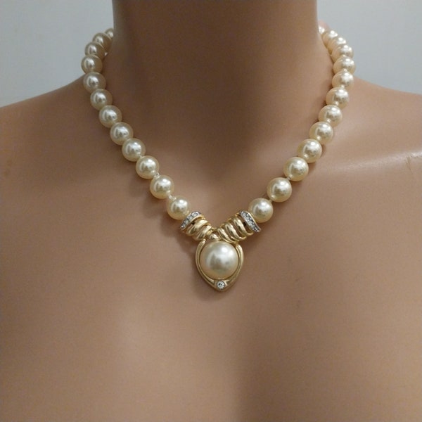 Collar vintage marca Lydia perlas de Mallorca de 10 mm.con chapado de oro