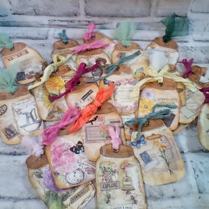 Junk Journal Ephemera, 5 petits pots en conserve décorés de fleurs et d'autres embellissements, éphémères shabby chic, environ 4 x 2 3/4 po.