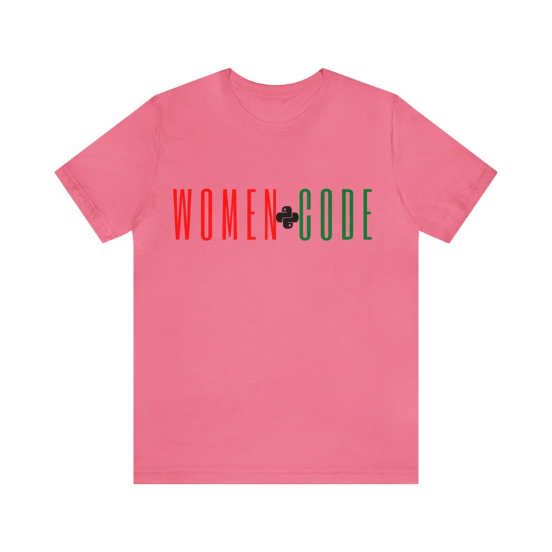 Peut inclure: T-shirt rose avec le texte "WOMEN CODE" en rouge, vert et noir.