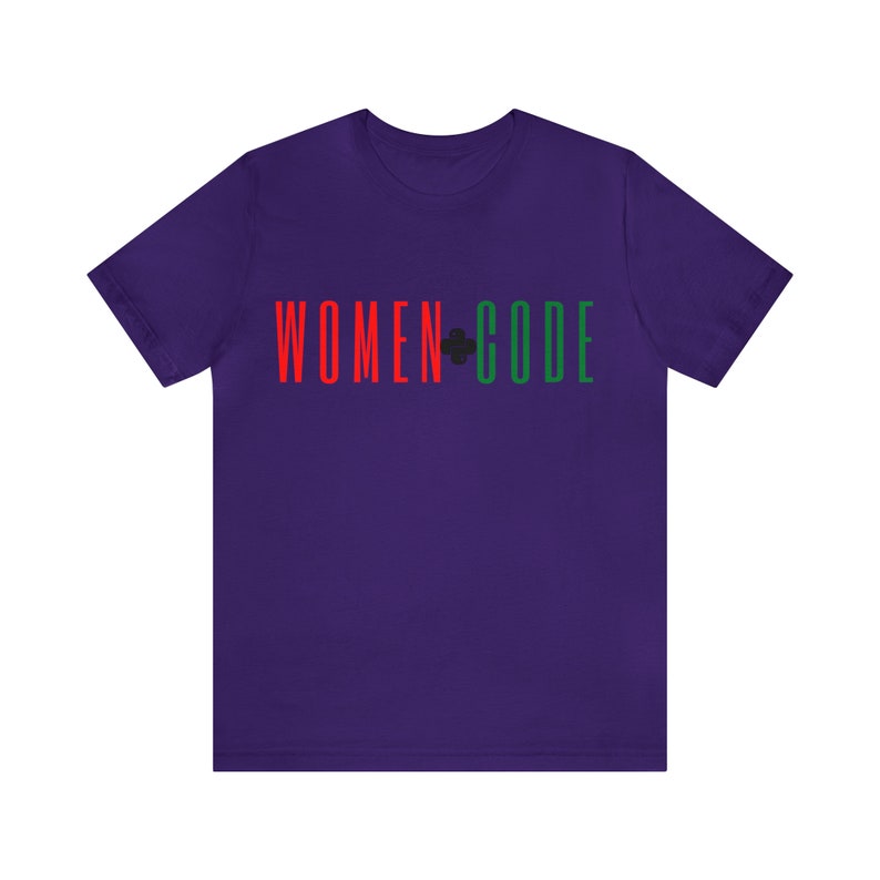 Peut inclure: T-shirt violet avec le texte "WOMEN+CODE" en rouge, vert et noir.