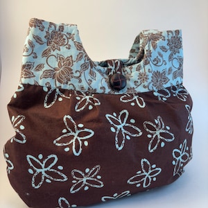 Bolso de hombro con estampado floral verde azulado
