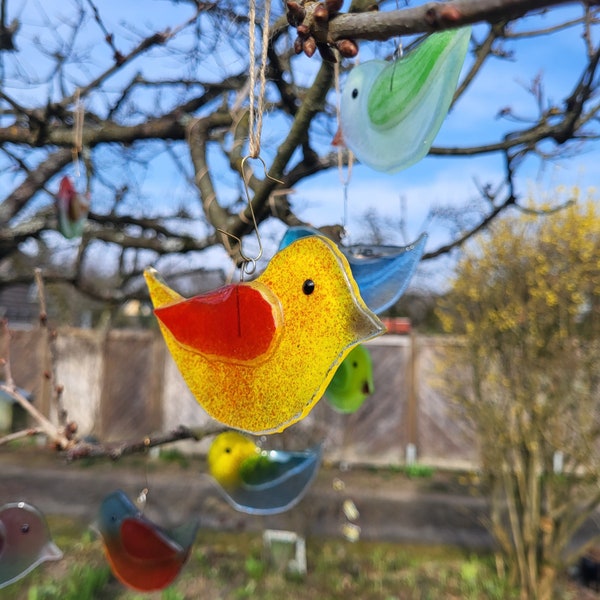 Vogel aus Glas, Glasvogel als farbenfroher Sonnenfänger, Dekoration für Garten Terrasse oder Fenster.