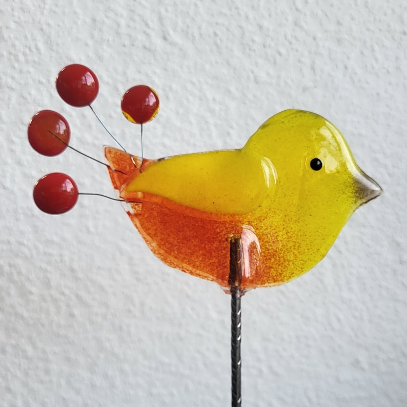 Vogel aus Glas, Gartenstecker Glasvogel als fröhliche Dekoration für Garten Balkon oder auf der Terrasse gelb rot