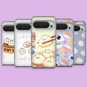 以下が含まれることがあります： 食べ物をテーマにしたデザインの携帯電話ケースのコレクション。ケースには、点心、餃子、寿司のイラストが描かれています。カラーパレットには、白、ベージュ、青が含まれます。一部のケースには、韓国語と英語のテキストがあります。