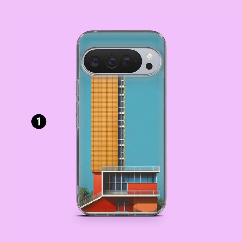 Op de afbeelding: Transparante telefoonhoes met een kleurrijk architectonisch ontwerp. De afbeelding toont een modern gebouw met een mosterdgele toren, een rode gevel en een blauwe lucht. De hoes is ontworpen voor een smartphone.