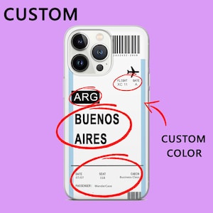 以下が含まれることがあります： 航空券に似たデザインの透明な携帯電話ケース。デザインには「ARG」、「BUENOS AIRES」、フライトの詳細、バーコードが含まれています。ケースには「CUSTOM」と「CUSTOM COLOR」の文字も入っています。