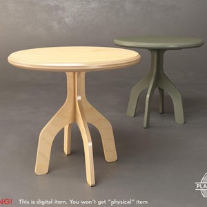 Puede incluir: Dos pequeñas mesas redondas de madera. Una es de madera natural, la otra está pintada de verde apagado. Ambas tienen una base única de tres patas. Son artículos digitales. El texto "WARNING! This is digital item. You won't get "physical" item" está abajo.