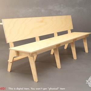 Può includere: Una panca in legno chiaro con schienale. La panca ha un design semplice e moderno con gambe angolate e una seduta rettangolare. Lo schienale è un unico pezzo di legno massiccio. Il testo "WARNING! This is digital item. You won't get "physical" item" è in basso.