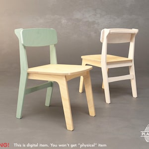 Könnte beinhalten: Zwei Holzstühle. Ein Stuhl ist hellgrün mit einer Sitzfläche aus Naturholz. Der andere Stuhl ist aus Naturholz. Die Stühle haben ein schlichtes Design. Der Text "WARNING! This is digital item. You won't get "physical" item" steht unten.