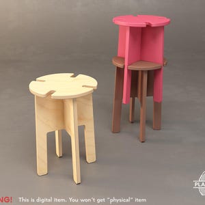 Puede incluir: Dos taburetes de madera. Uno es de color madera natural, el otro es rosa y marrón. Los taburetes tienen una parte superior redonda con recortes y cuatro patas. El texto "WARNING! This is digital item. You won't get "physical" item" está en la parte inferior.