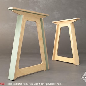 Puede incluir: Dos patas de mesa de madera clara. Una pata tiene un acento verde claro en el lateral. Las patas tienen forma trapezoidal con una parte superior rectangular. El texto "WARNING! This is digital item. You won't get "physical" item" está en la parte inferior.