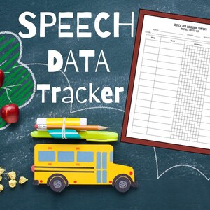 Puede incluir: Una pizarra negra con las palabras "SPEECH DATA TRACKER" escritas con tiza blanca. Un juguete de autobús escolar amarillo está en la pizarra con lápices y un marcador en la parte superior. Una tabla imprimible titulada "Speech and Language Therapy Data Tracker" está en la pizarra.