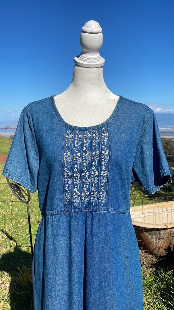 VTG Y2K Embroidered Denim Short Sleeve Maxi Dress… - image 2