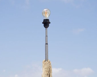 Grande lampada in legno galleggiante per tavolo, mensola ecc., che può essere utilizzata anche come lampada da terra in legno galleggiante.