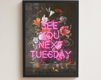Peut inclure: Impression florale encadrée avec un fond sombre. L'œuvre présente un arrangement floral vibrant dans les tons de rose, orange, blanc et violet. Le texte rose néon dit "SEE YOU NEXT TUESDAY".
