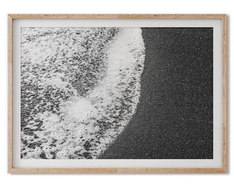 Fine Art Maui Schwarzer Sand Strand Druck - Minimalistische Schwarz-Weiß-Strand-Wand-Kunst, große gerahmte Brandung Fotografie für Haus oder Büro Dekor