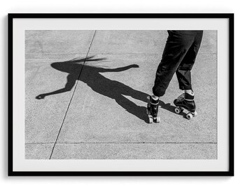 Fine Art Urban Roller Print - San Francisco Skater - Minimalistischer Schwarzweißdruck - Moderne urbane Wandkunst - Straßenfotografie gerahmt