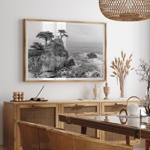 Einsame Zypresse Küstenwandkunst Monterey California Beach Print, Schwarzweiß-Küstenfotografie, gerahmtes Ocean Art Wanddekor Bild 2