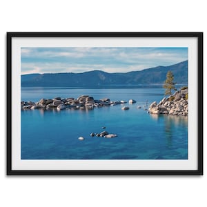 Impressão de fotografia artística Serene Lake Tahoe - Arte de parede Lake Life, arte da natureza azul emoldurada ou sem moldura para decoração de casa