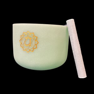 Frosted Green Crystal Heart Chakra Singing Bowl w/ Case