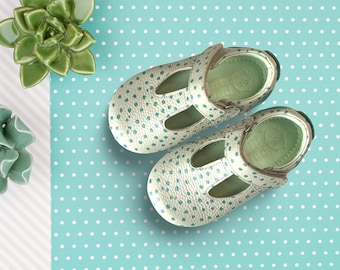 Poco Nido Barefoot Toddler Shoes | Pale Grey With Green Spots | Mighty Shoes, Size Eur 22. Infant uk 5