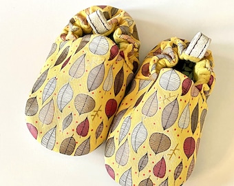 Zapatos pequeños con estampado de hojas de Poco Nido / zapatos de bebé de suela blanda / Talla 17 (Eur.) / Apto para pies descalzos