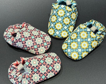 Poco Nido Mini Shoes | Baby Shoes | Geometric Moroccan Print Soft Soled Slippers | Chrome Free Suede | UK2, Eur 18, 6-12m