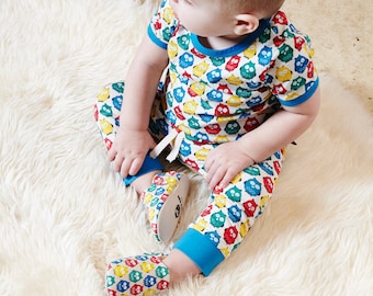 Conjunto de camiseta y joggers de búhos arcoíris de algodón orgánico, regalo para niños pequeños y recién nacidos, con certificación GOTS y Oeko-tex.