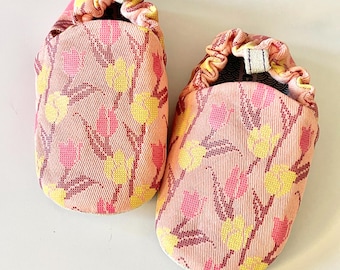 Zapatos de bebé de suela blanda con estampado de tulipán de Poco Nido / Talla 20 EUR 4 UK / Apto para pies descalzos