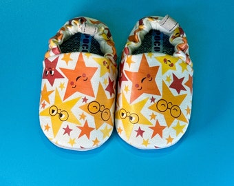 Boxed Poco Nido Mini Shoes | Eur 18, UK 2, 6-12m | Soft soled shoes | baby slippers | First Shoes | Chrome Free Suede | Stars Print